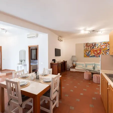 Chic Antonina Num2180 Apartment
